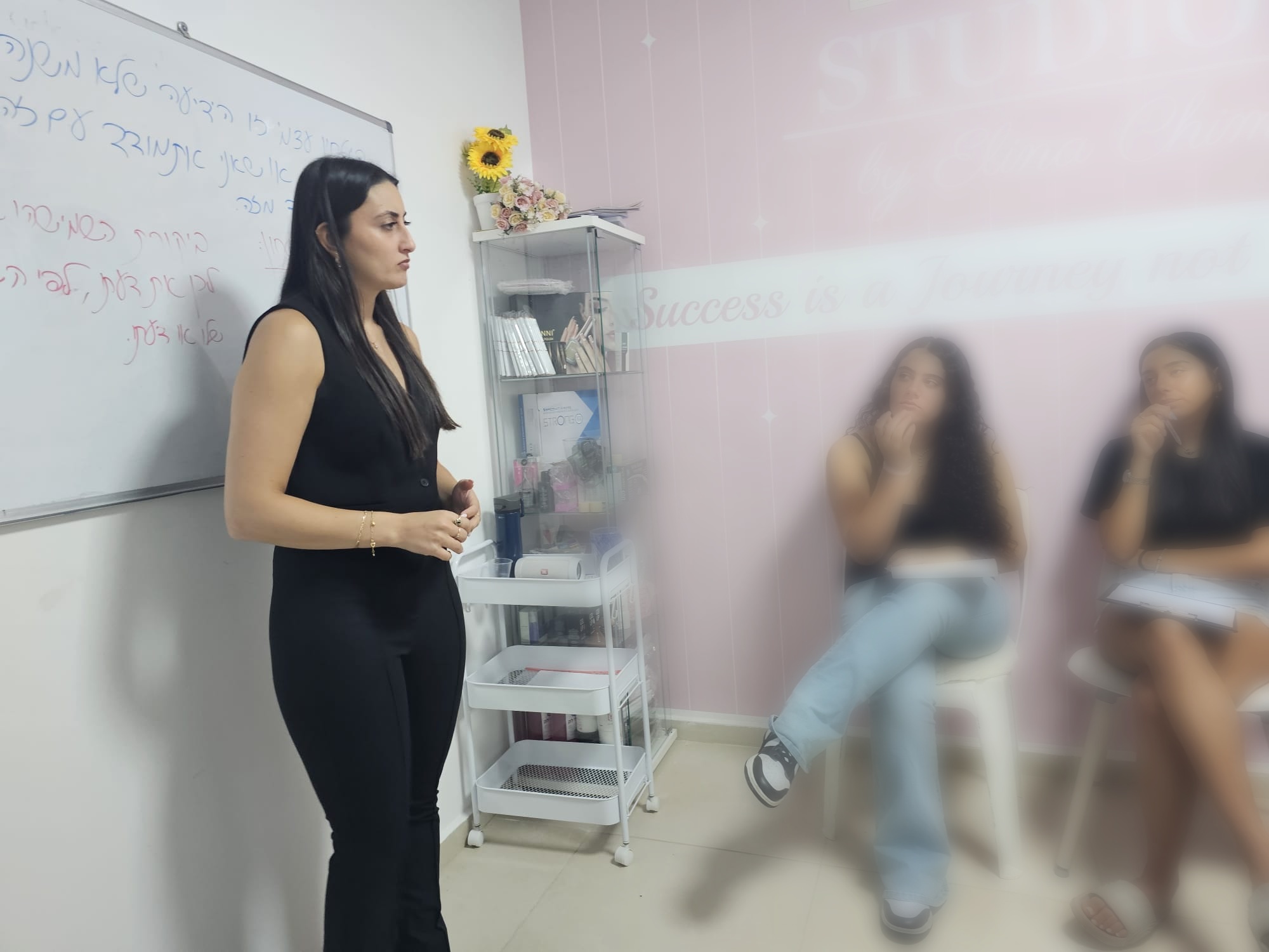 רוני שוחט מנחה